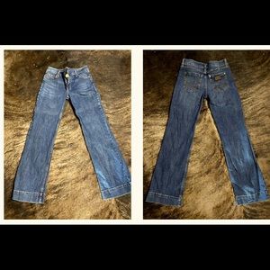 Girls Wrangler Darci medium wash trouser jean size 14 regular. Worn twice